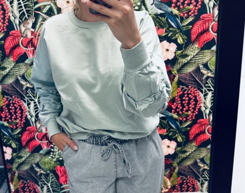 BLUZA Z FALBANKAMI OLIWKOWA