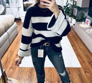 SWETER W PASY CZARNY