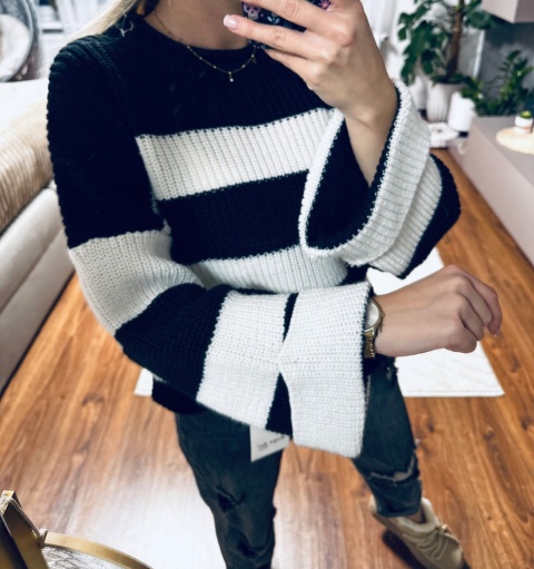 SWETER W PASY CZARNY