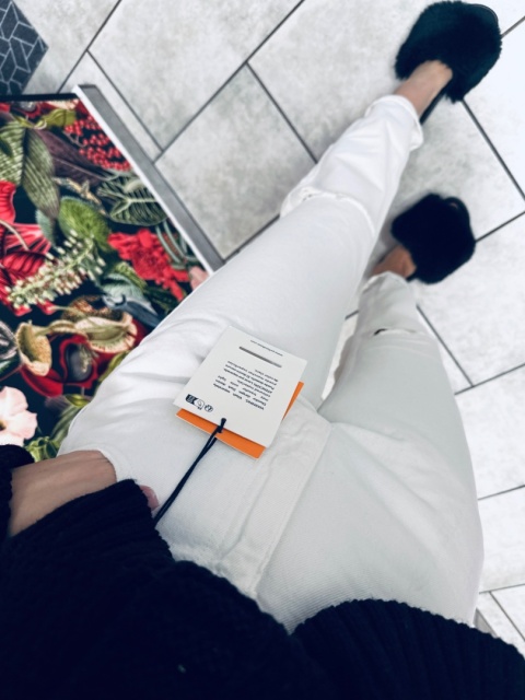 SPODNIE JEANSOWE MOM PULL&BEAR