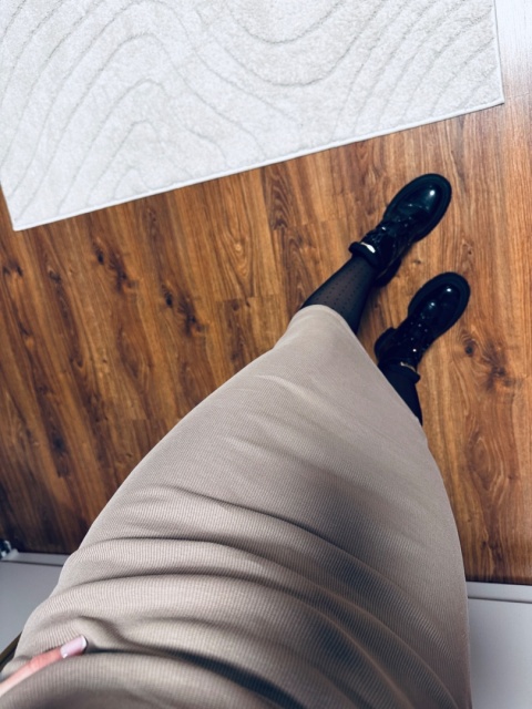 SUKIENKA MIDI PRĄŻEK BEŻ