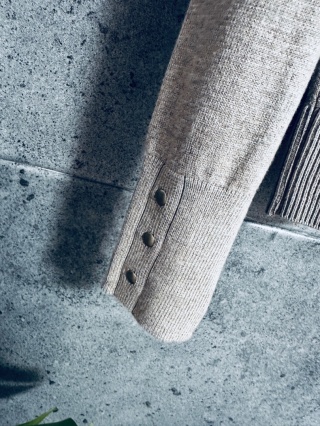 SWETER SEREK BEŻOWY