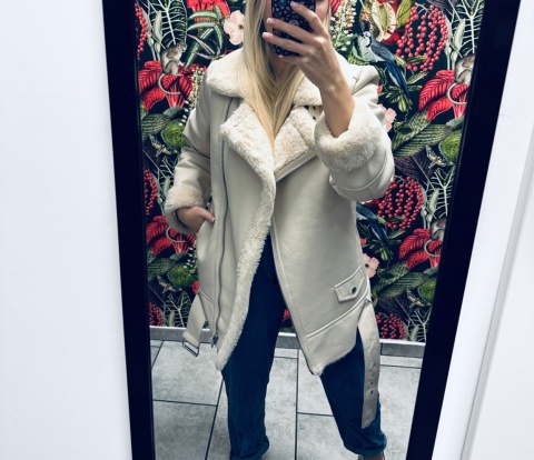 KURTKA SKÓRZANA Z FUTREM STRADIVARIUS